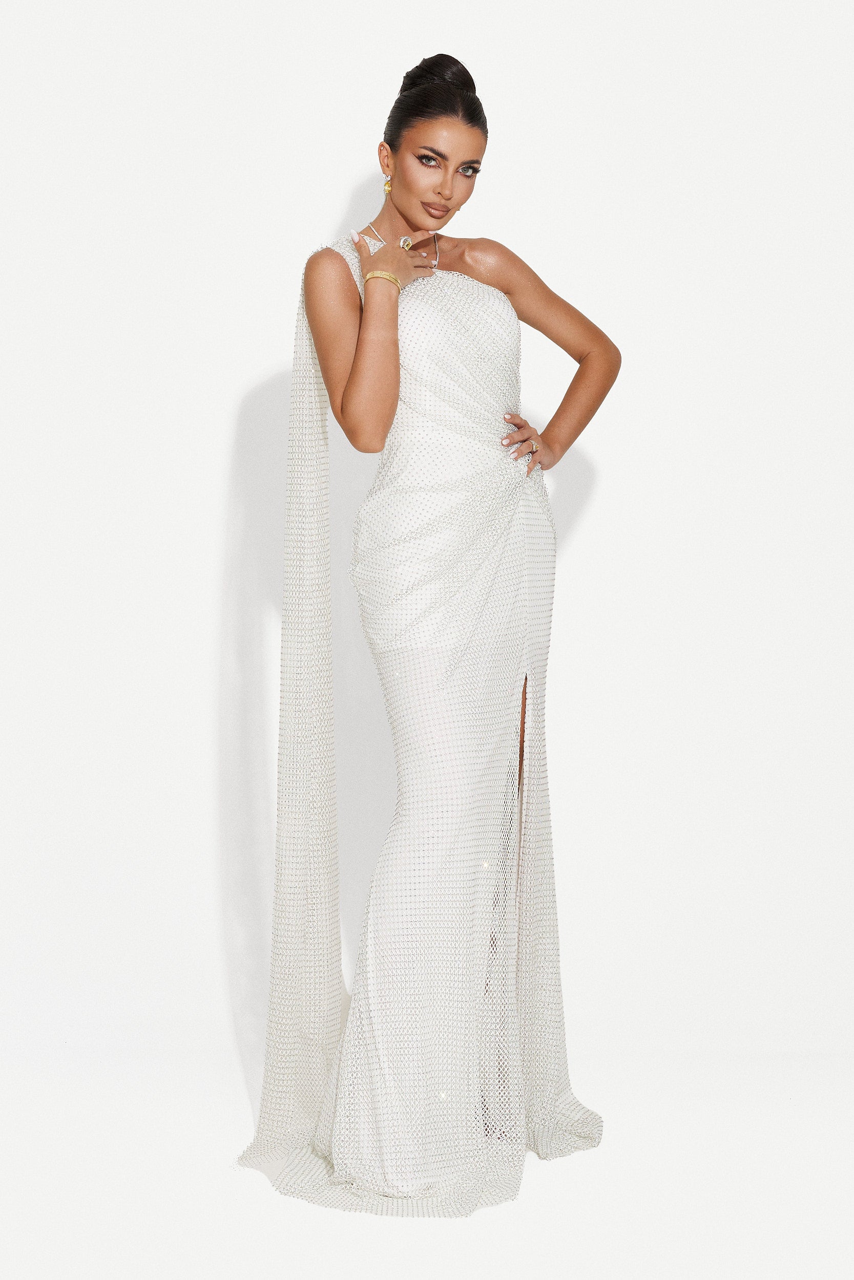 Casida Bogas hosszú fehér női ruha