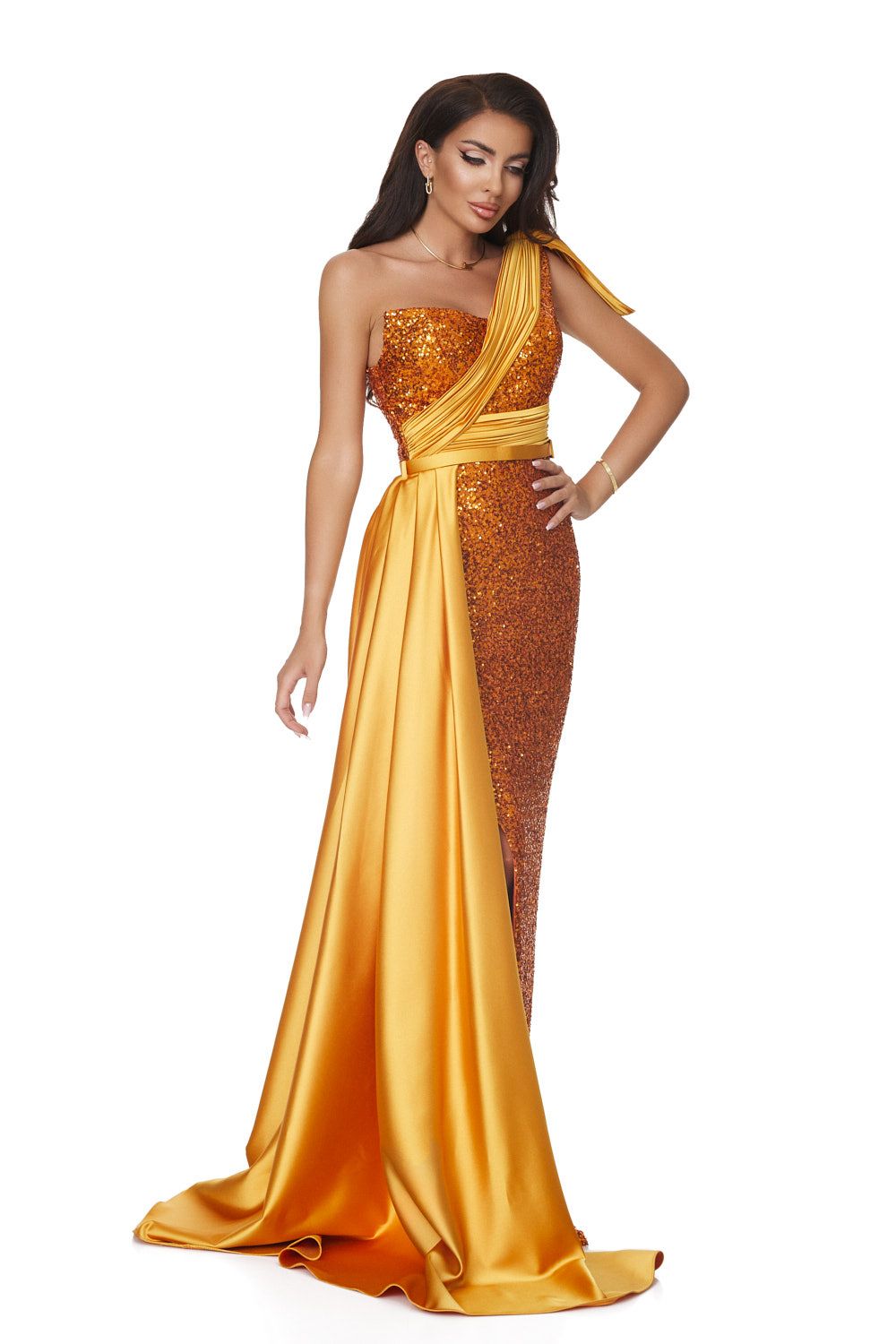 Adrianne Bogas hosszú, arany színű női ruha