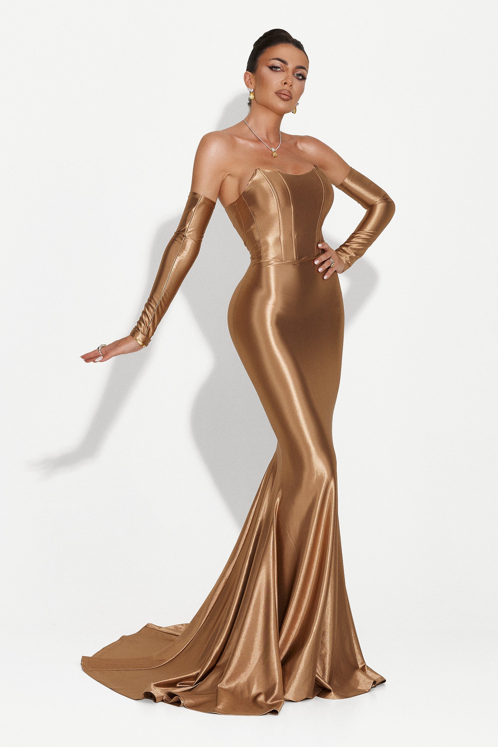 Hosszú, arany színű női ruha Malonia Bogas