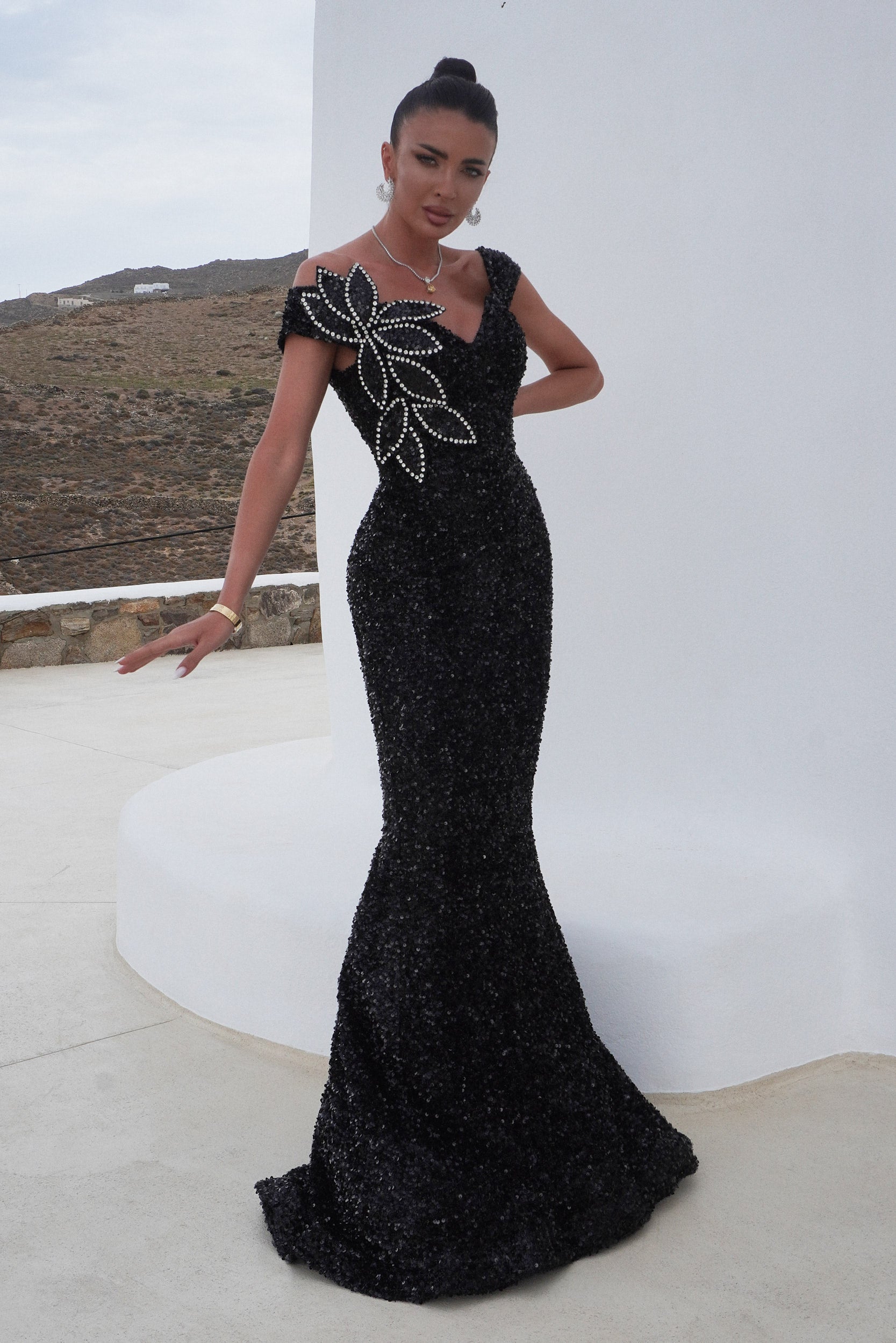 Tamora Bogas hosszú fekete női ruha