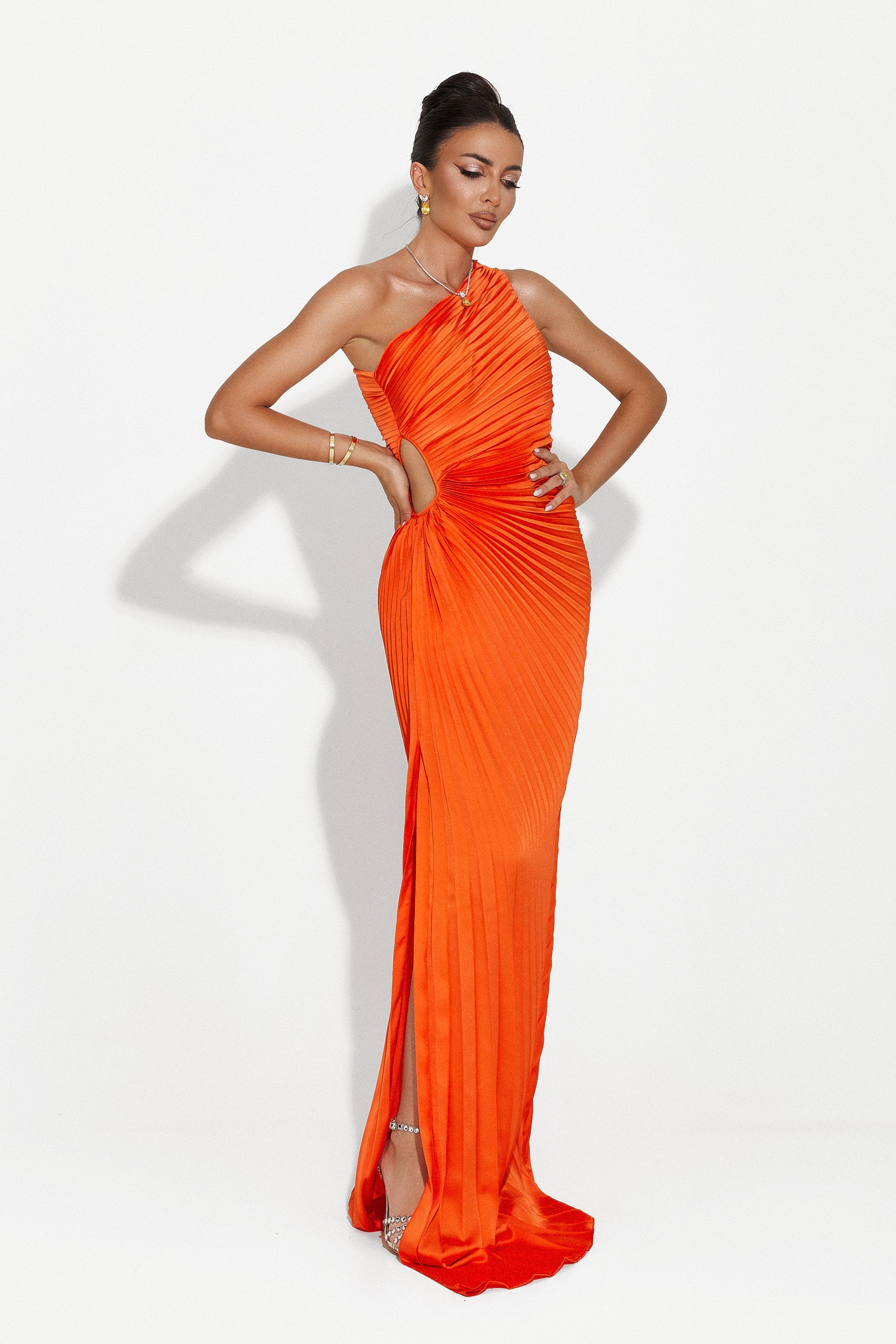 Sanjana Bogas hosszú narancssárga női ruha